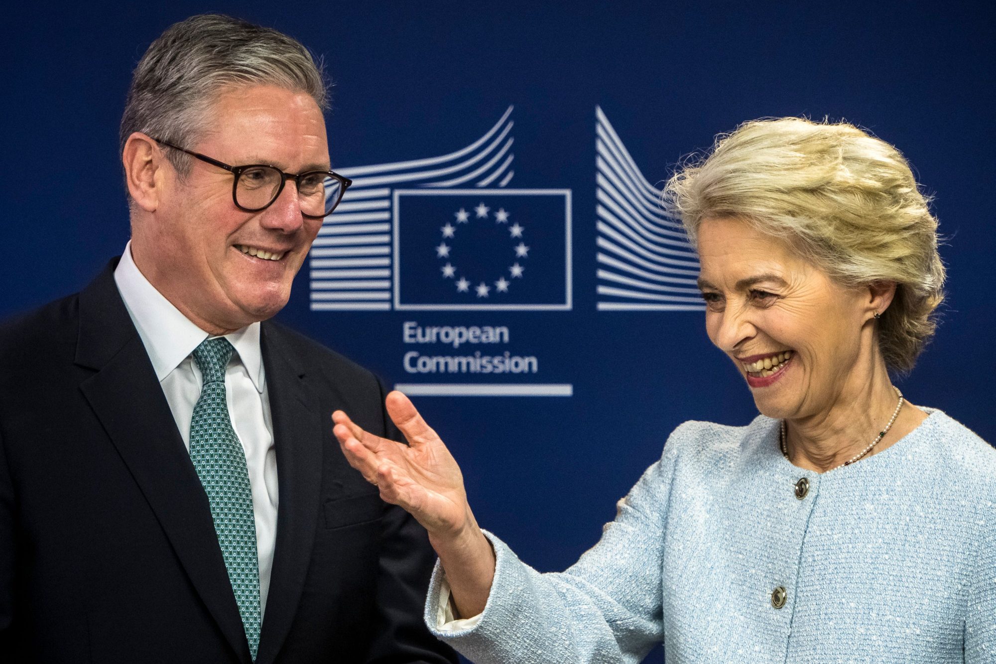 Keir Starmer e Ursula von der Leyen (Wiktor Dabkowski/Fotogramma)
