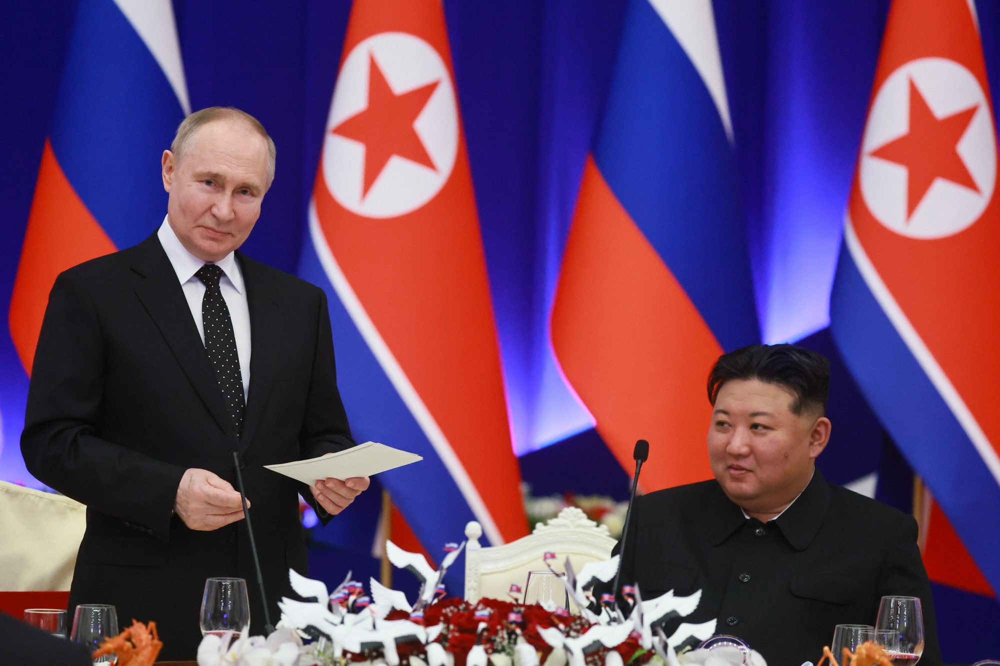 Corea Del Nord, Calorosa Accoglienza Per Il Presidente Putin, Ricevuto Dal Leader Kim Jong Un Con Una Cerimonia Ufficiale In Piazza Kim Il Sung