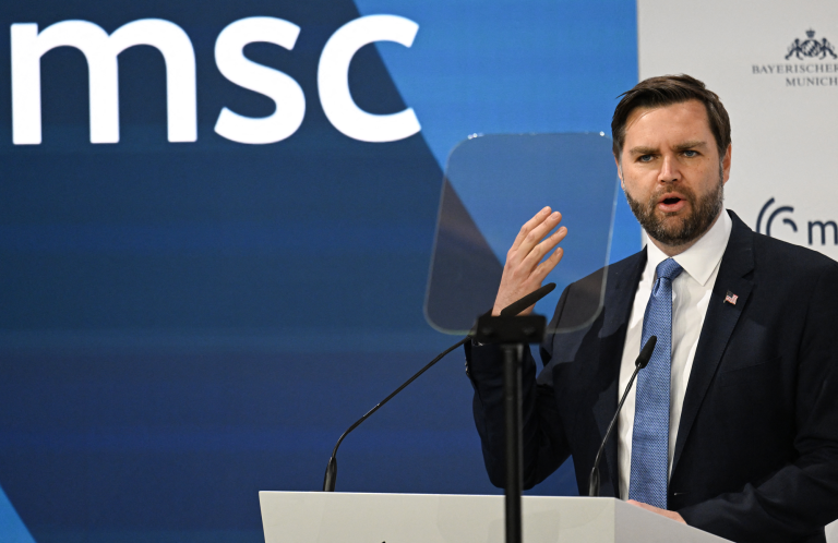 JD Vance alla Conferenza Monaco 2025