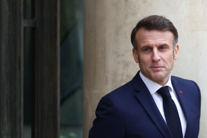 Emmanuel Macron sorride