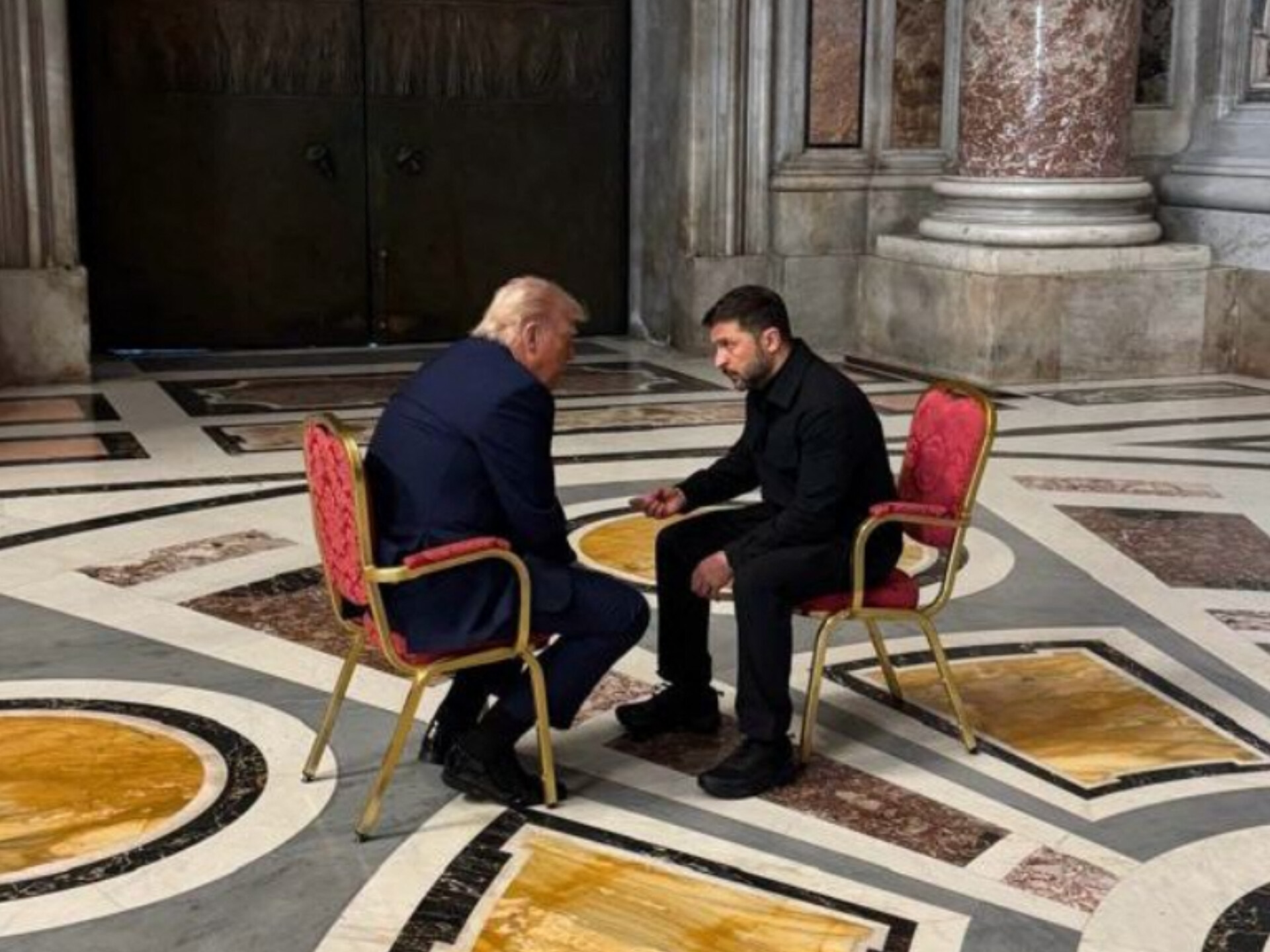 Roma, Morte Di Papa Francesco, I Funerali, Donald Trump Faccia A Faccia Con Zelensky Nella Basilica Di San Pietro