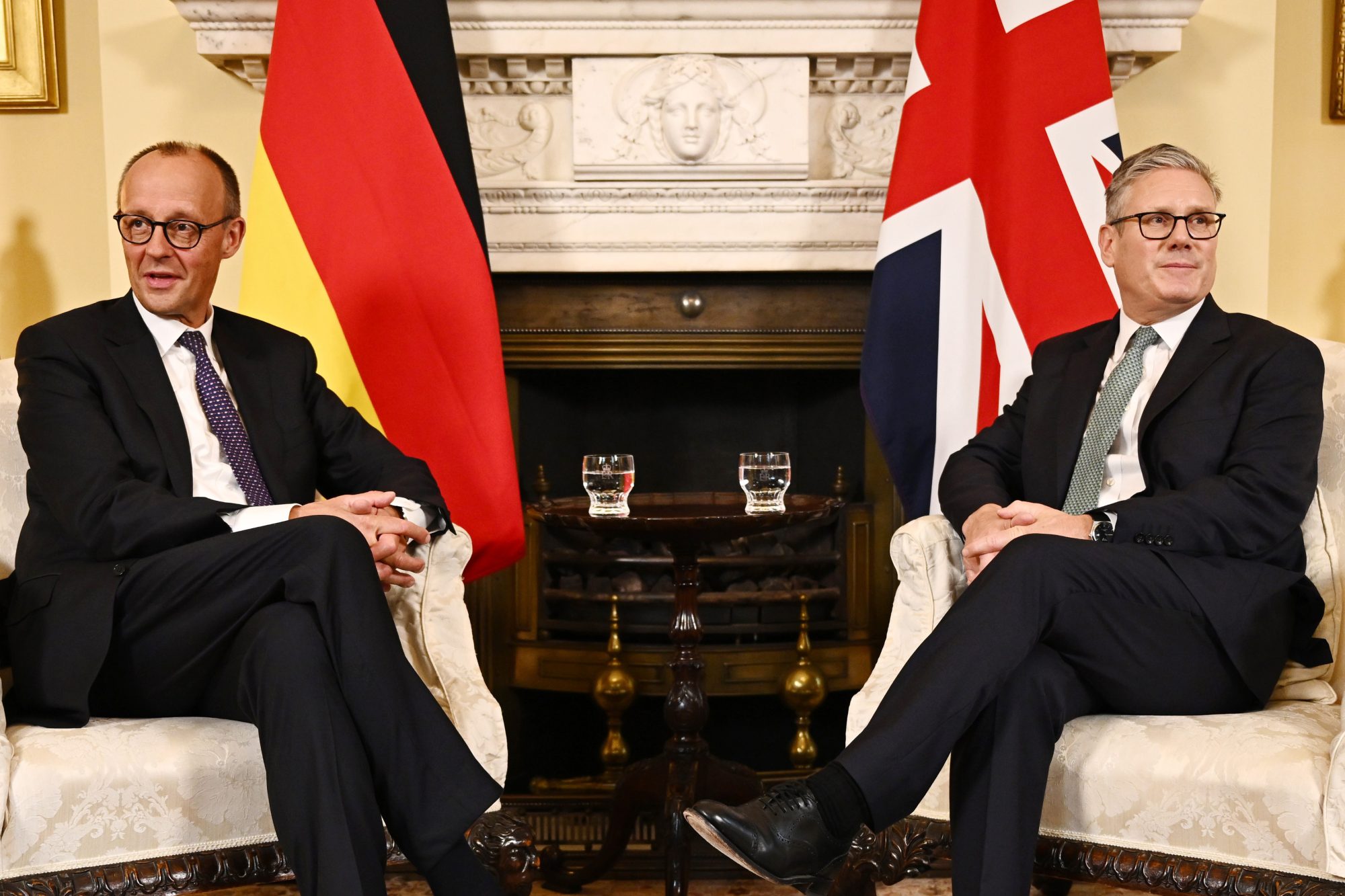 Il cancelliere tedesco Friedrich Merz ospita il primo ministro Uk Keir Starmer (Leon Neal/Ipa/Fotogramma)