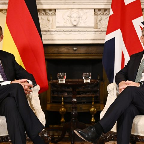 Il cancelliere tedesco Friedrich Merz ospita il primo ministro Uk Keir Starmer (Leon Neal/Ipa/Fotogramma)