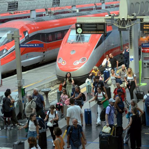 Rientro In Stazione Centrale Dalle Vacanze Estive , Polizia Garantisce Sicurezza, Controesodo
