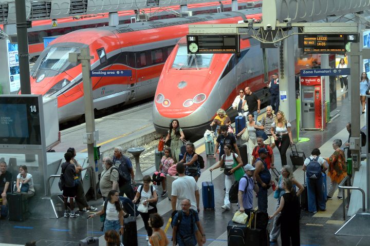 Rientro In Stazione Centrale Dalle Vacanze Estive , Polizia Garantisce Sicurezza, Controesodo