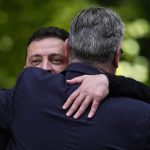 Zelensky Starmer Incontro abbraccio 14 agosto 2025