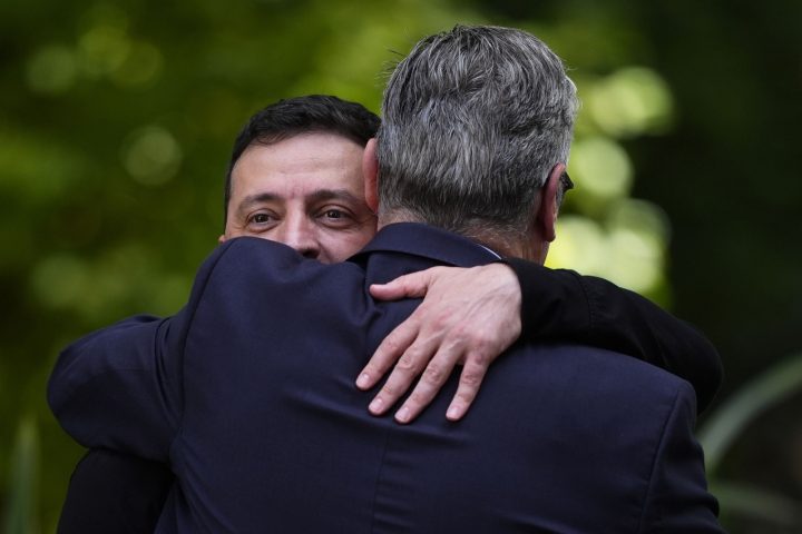 Zelensky Starmer Incontro abbraccio 14 agosto 2025