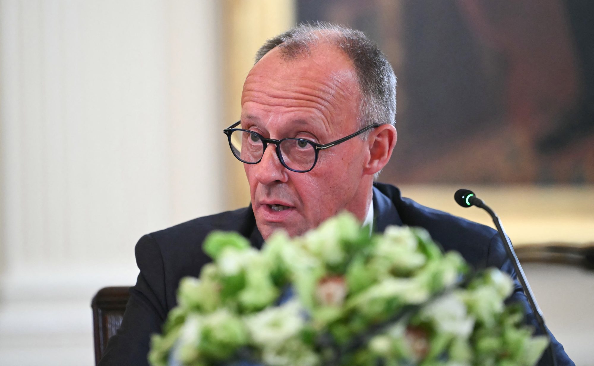 Il cancelliere tedesco Friedrich Merz alla Casa Bianca (Andrew Caballero-Reynold/Afp)