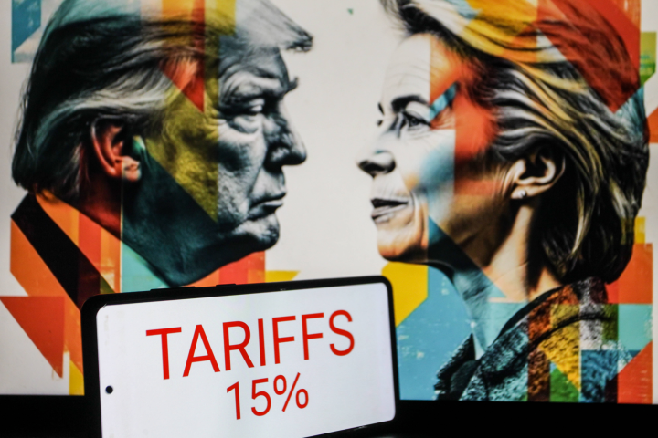 Elaborazione grafica di Trump e von der Leyen su accordo dazi