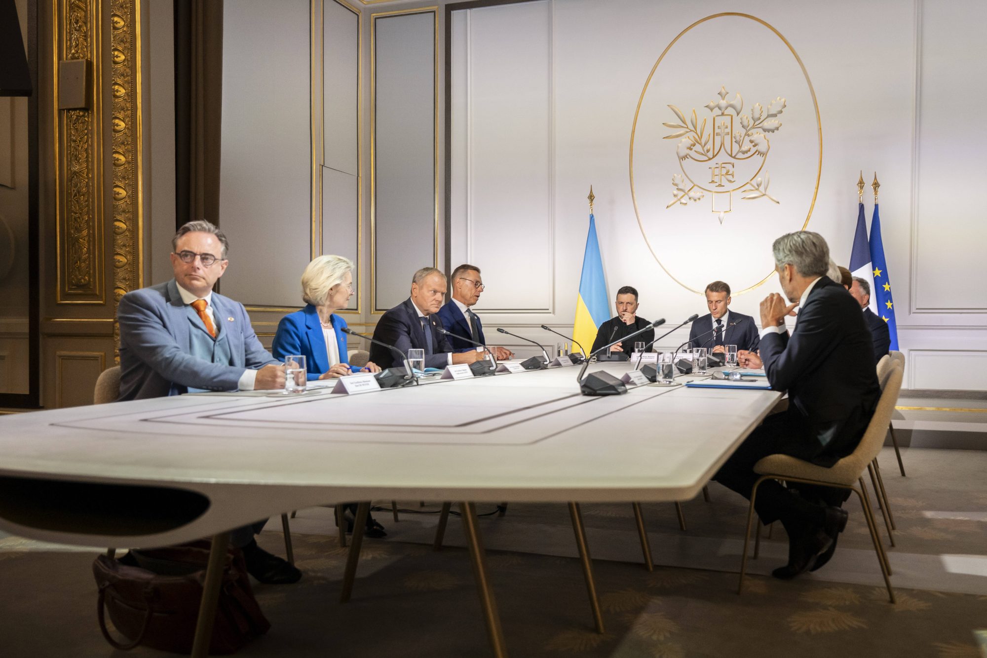 Il presidente Macron ospita la Coalizione dei Volenterosi e Zelensky a Parigi (Ipa)