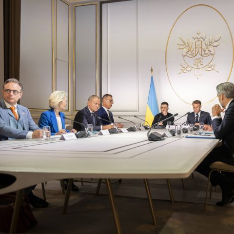 Il presidente Macron ospita la Coalizione dei Volenterosi e Zelensky a Parigi (Ipa)
