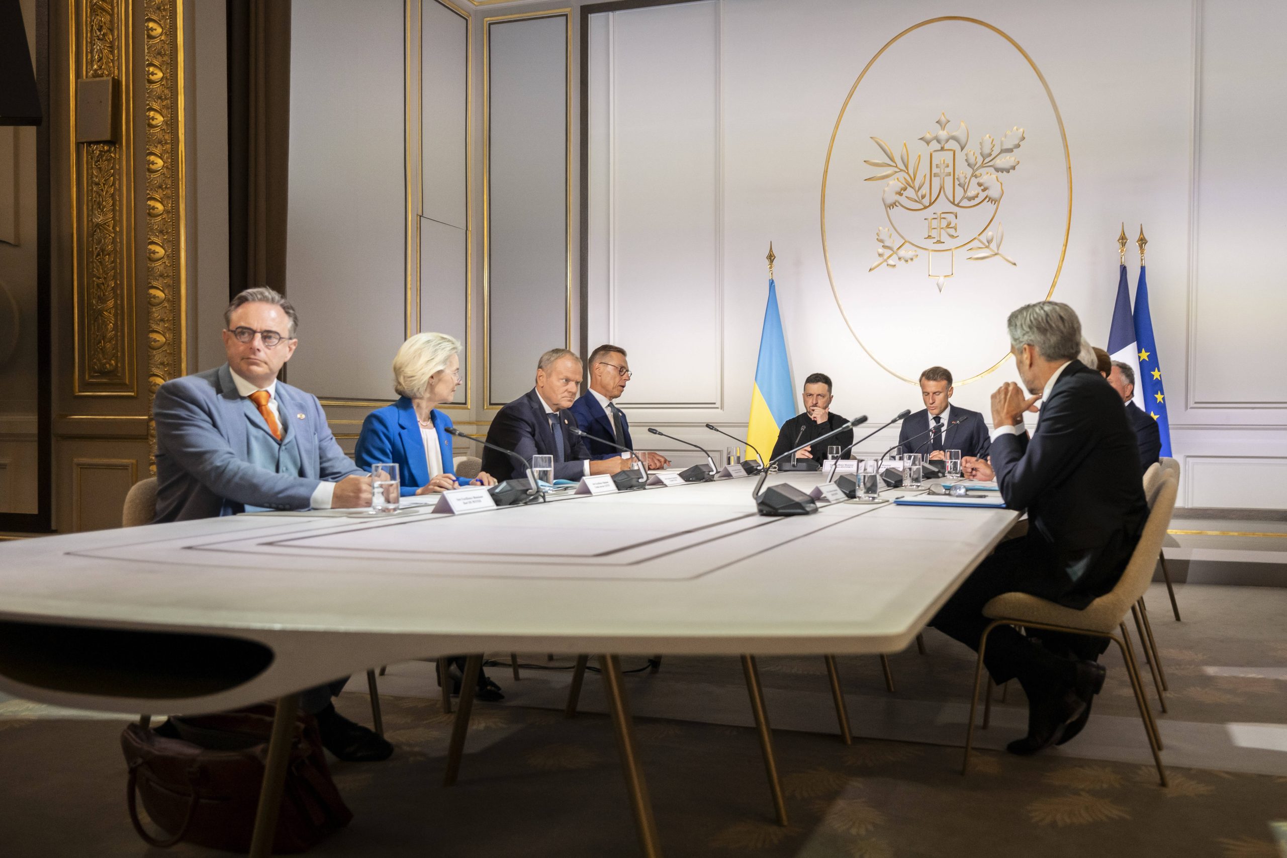 Il presidente Macron ospita la Coalizione dei Volenterosi e Zelensky a Parigi (Ipa)