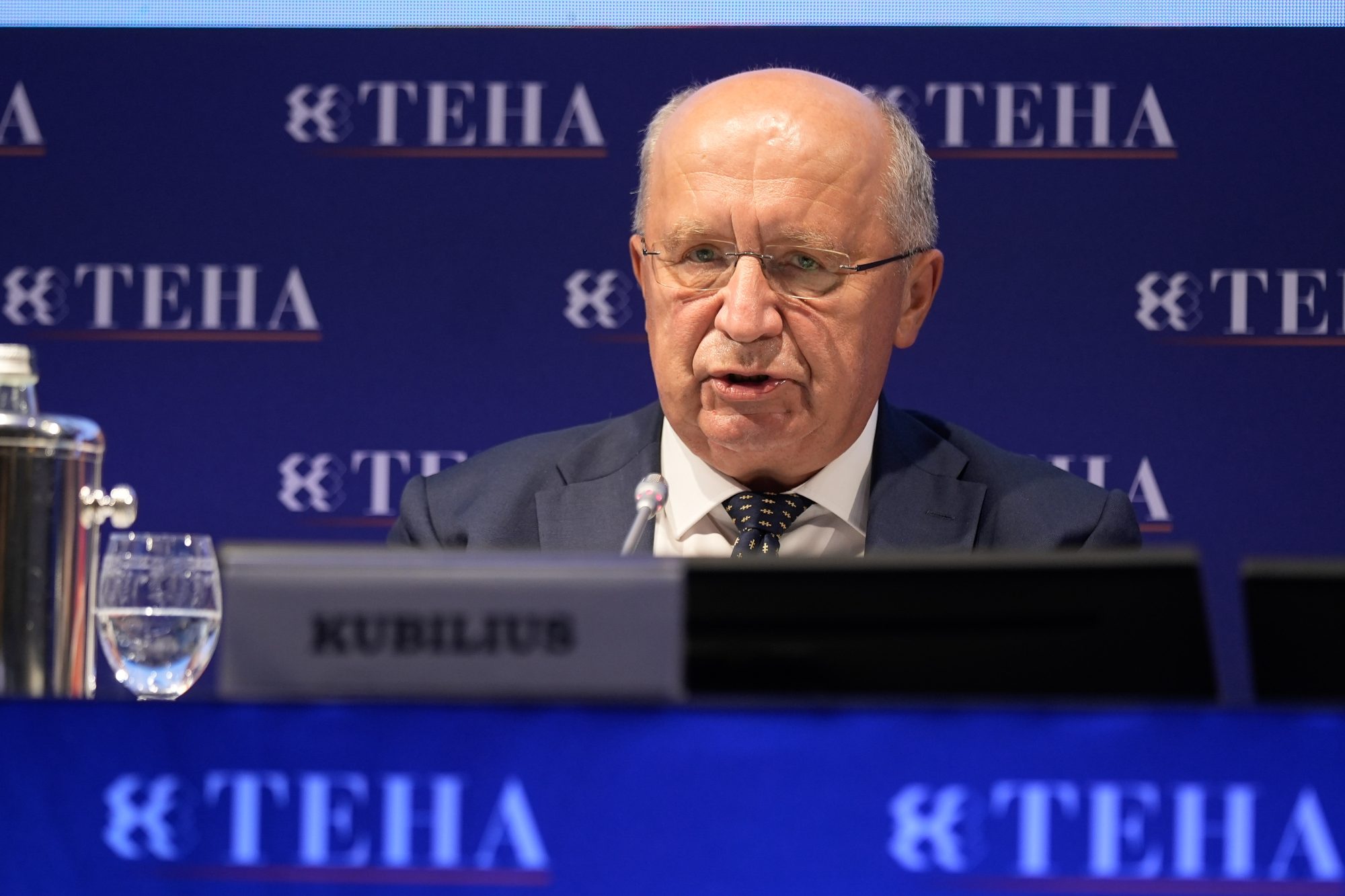 Il commissario europeo per Difesa e Spazio, Andrius Kubilius, al Forum Ambrosetti a Cernobbio (Ipa/Fotogramma)