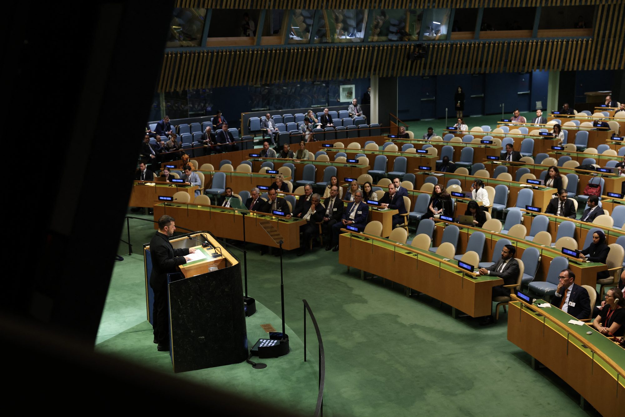Il presidente ucraino Volodymyr Zelensky a Unga25 (Afp)
