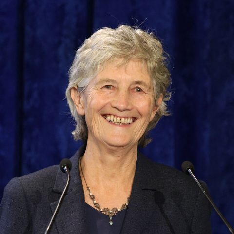 Catherine Connolly Presidente Irlanda sorride