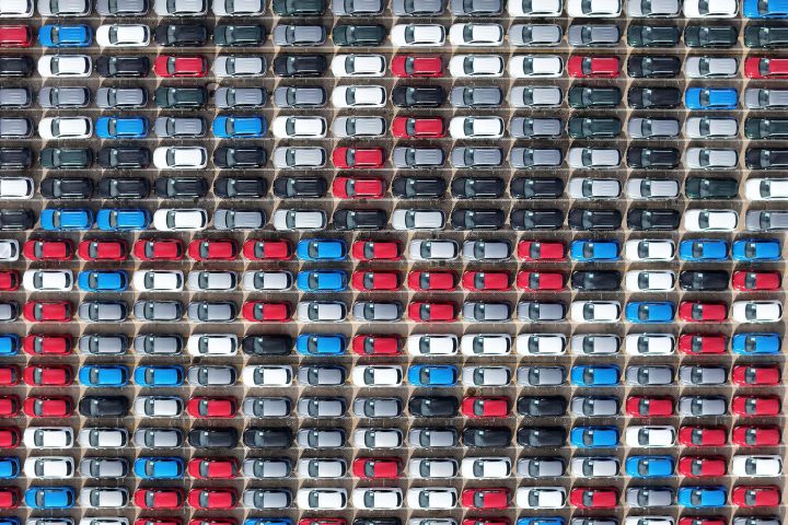 Automobili