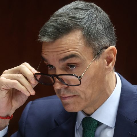 Pedro Sanchez Occhiali