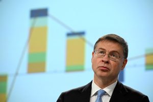 Il commissario europeo per l'Economia, Valdis Dombrovskis (Afp)