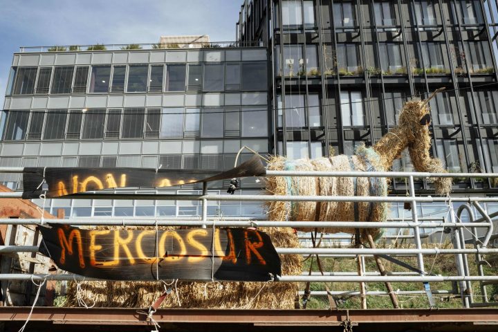 Francia, Mobilitazione Regionale Degli Agricoltori Per La Visita Di Macron A Tolosa: Trattori In Strada E Tensioni