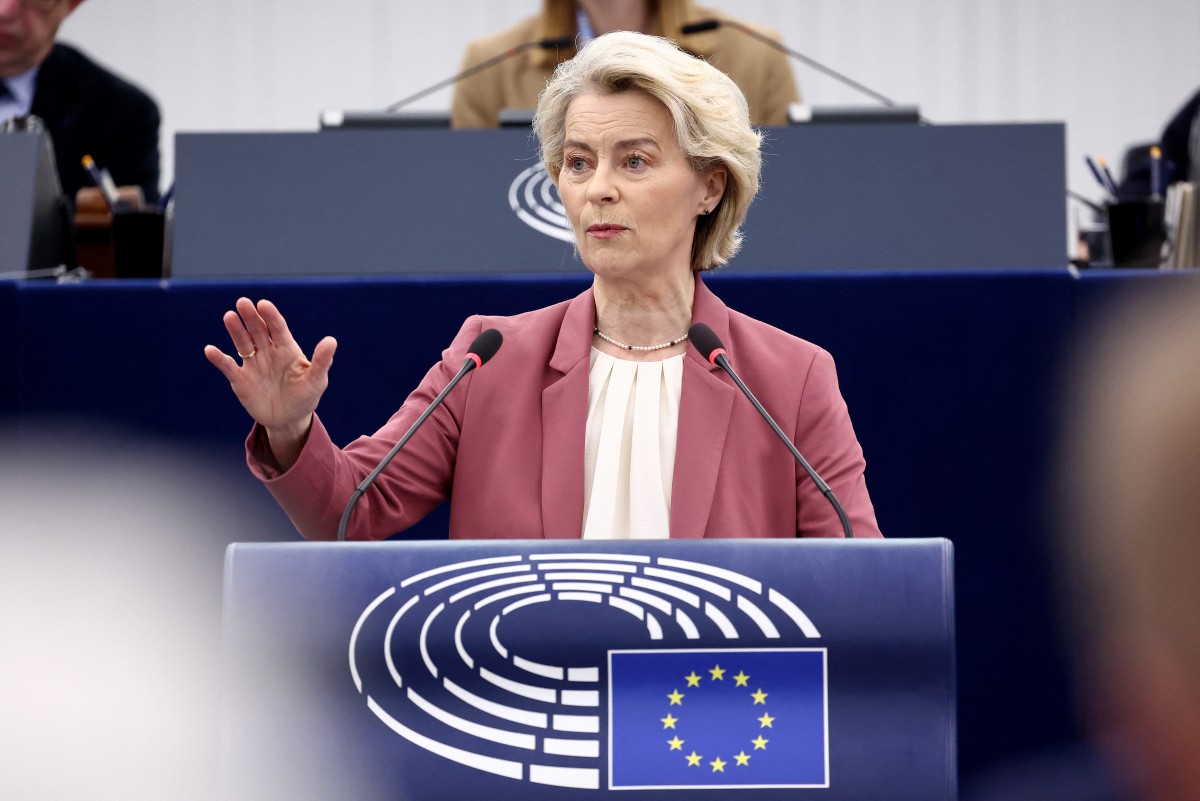 La presidente della Commissione Ue Ursula von der Leyen parla al Parlamento europeo (Afp)