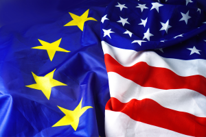 Bandiere Ue e Usa