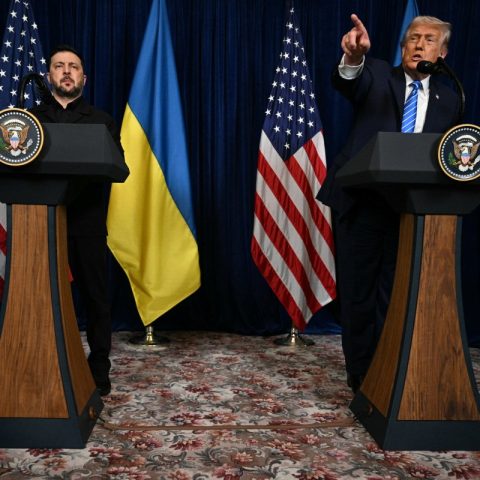 I Presidenti Zelensky e Trump al doppio podio a Mar-a-Lago