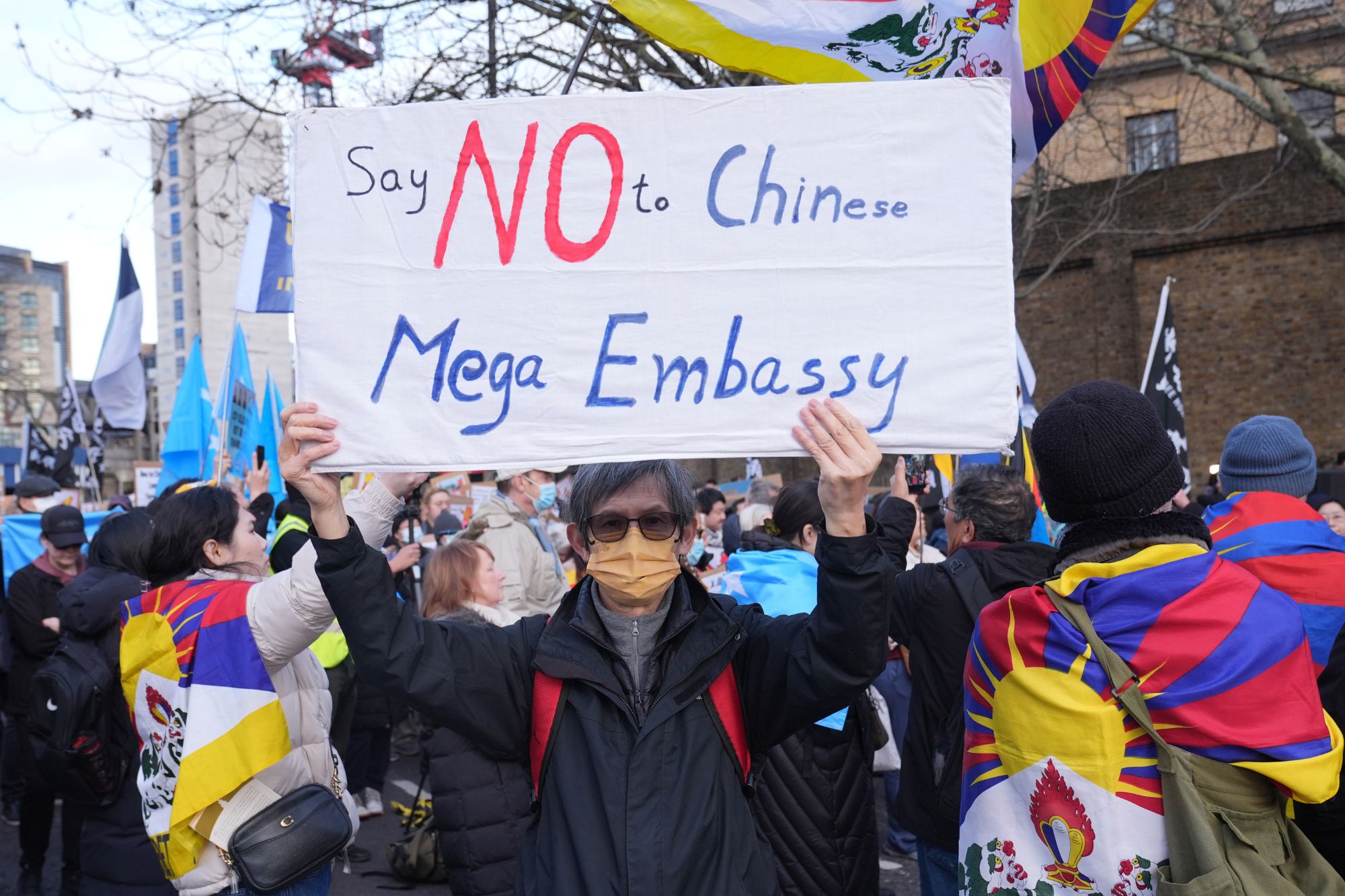 Proteste contro ambasciata cinese a londra ftg