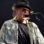 Neil young canta