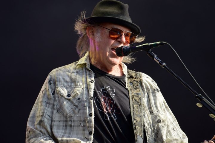 Neil young canta
