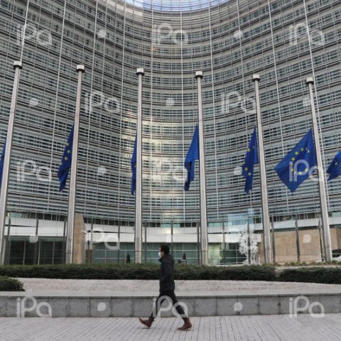 Bruxelles, bandiere a mezz'asta e applausi al Parlamento europeo per la scomparsa del presidente David Sassoli