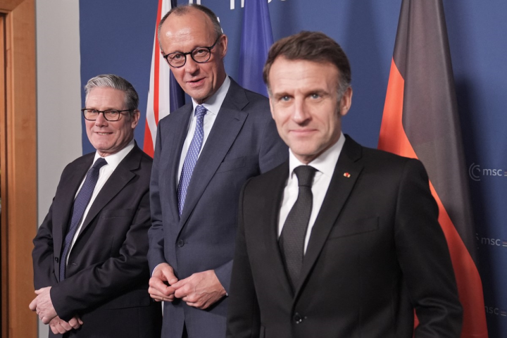 Starmer keir merz friedrich macron emmanuel conferenza monaco2026 afp