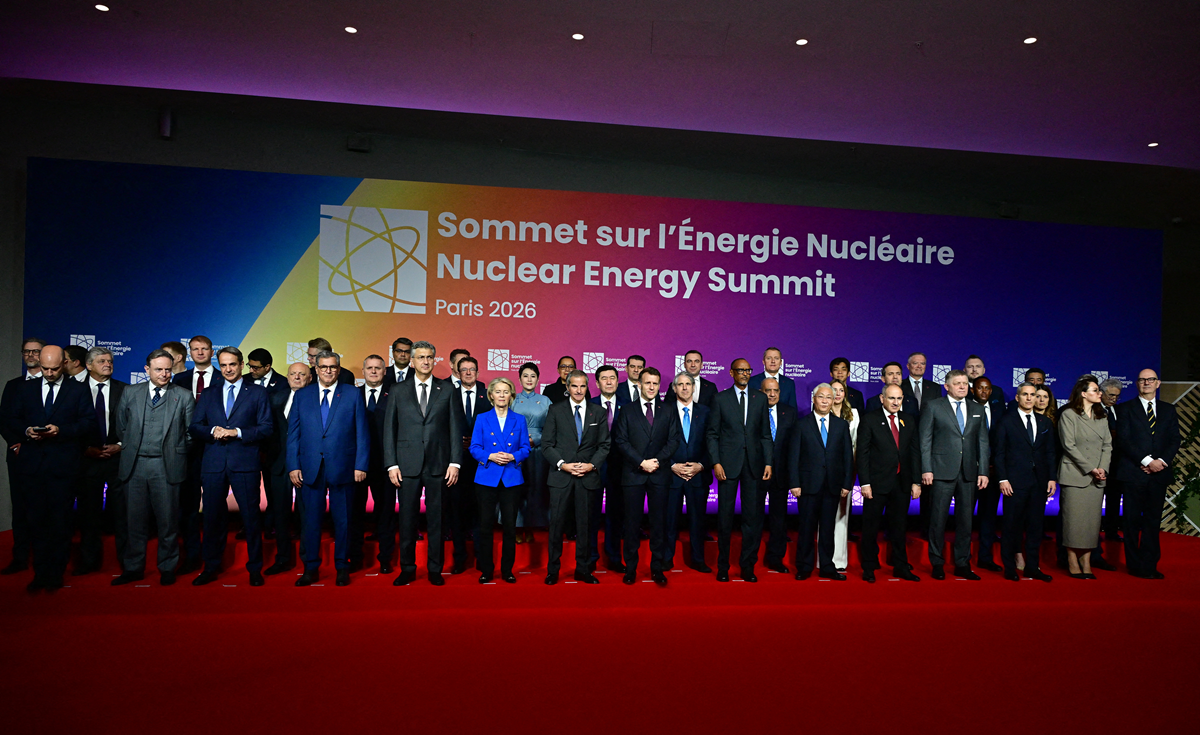 Foto di gruppo al vertice sull'energia nucleare a Parigi 