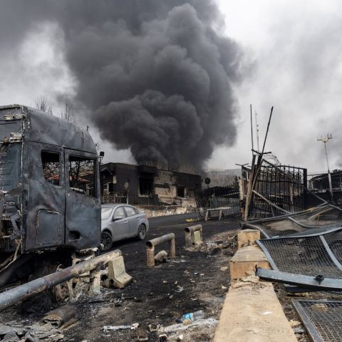 Guerra all'Iran: attacco congiunto Israele-Usa contro i serbatoi dell'oleodotto iraniano (Afp)