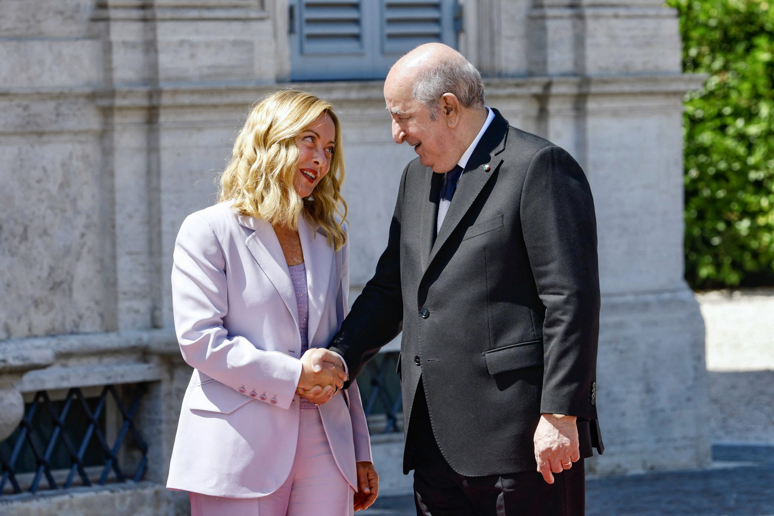 La presidente del consiglio Giorgia Meloni e il presidente algerino Abdelmadjid Tebboune (Immagine di repertorio/Ipa-Fotogramma)