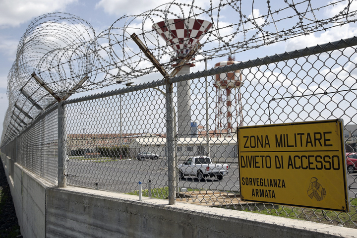 Base Sigonella filo spinato