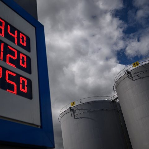 Prezzo carburante afp