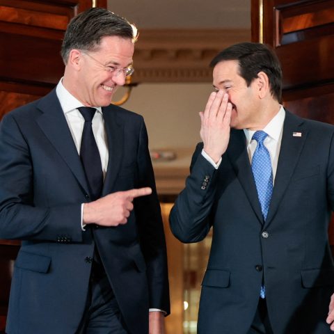 Il Segretario Generale della Nato Mark Rutte e il Segretario di Stato americano Marco Rubio si incontrano al Dipartimento di Stato a Washington (Afp)