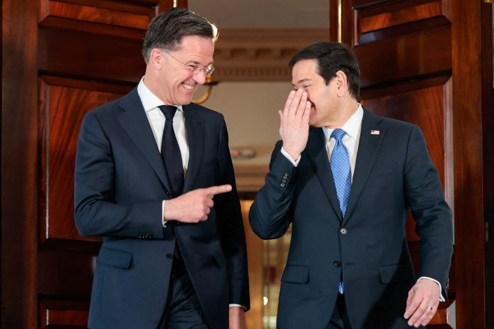 Il Segretario Generale della Nato Mark Rutte e il Segretario di Stato americano Marco Rubio si incontrano al Dipartimento di Stato a Washington (Afp)