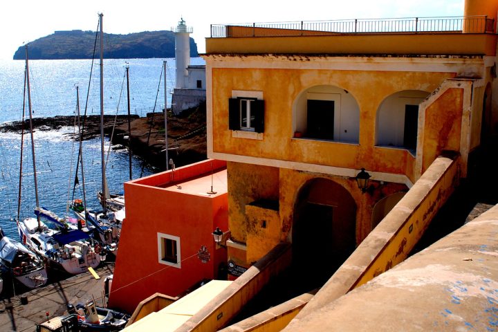 Ventotene canva