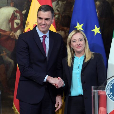 Giorgia meloni e pedro sanchez insieme ipa ftg