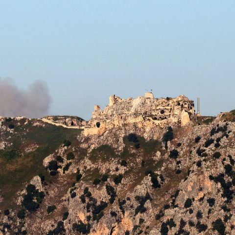 Bandiera israele libano afp
