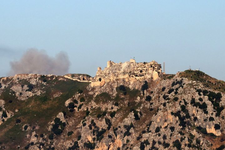 Bandiera israele libano afp