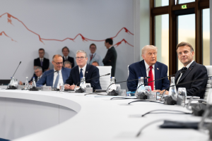 G7 Evian Donald Trump vicino a Emmanuel Macron