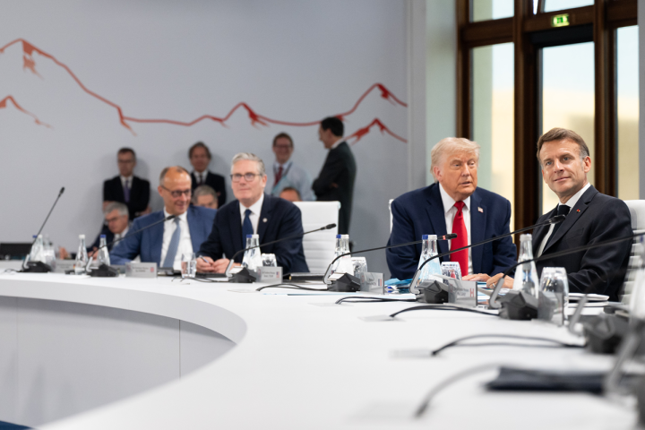 G7 Evian Donald Trump vicino a Emmanuel Macron