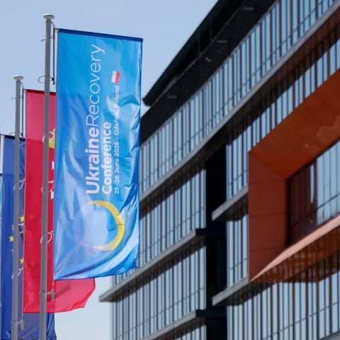 La bandiera per l'Ukraine Recovery Conference