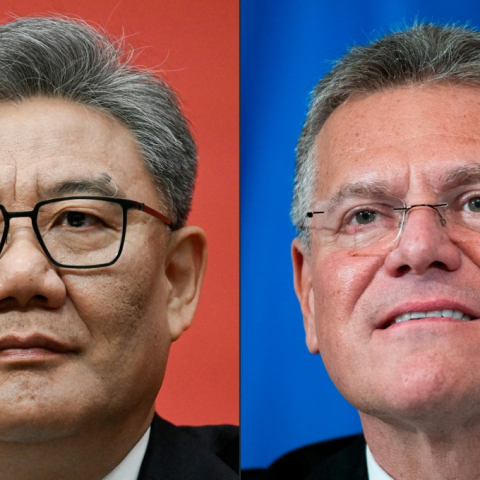 Il commissario al Commercio Maroš Šefčovič e il ministro del Commercio di Pechino Wang Wentao