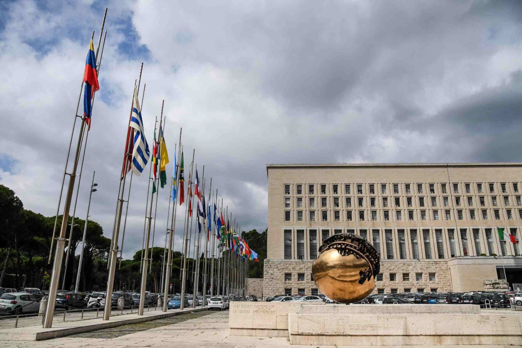 Notizie cs FARNESINA BANDIERE scaled