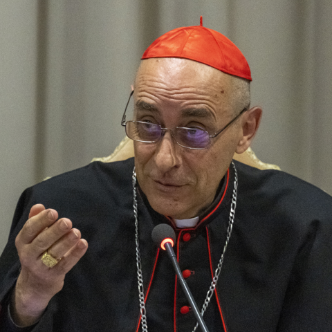 Il cardinale Víctor Manuel Fernández che parla
