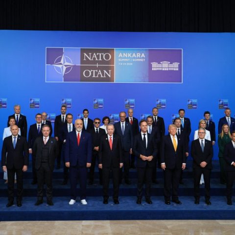 Foto di gruppo al Nato summit in Turchia