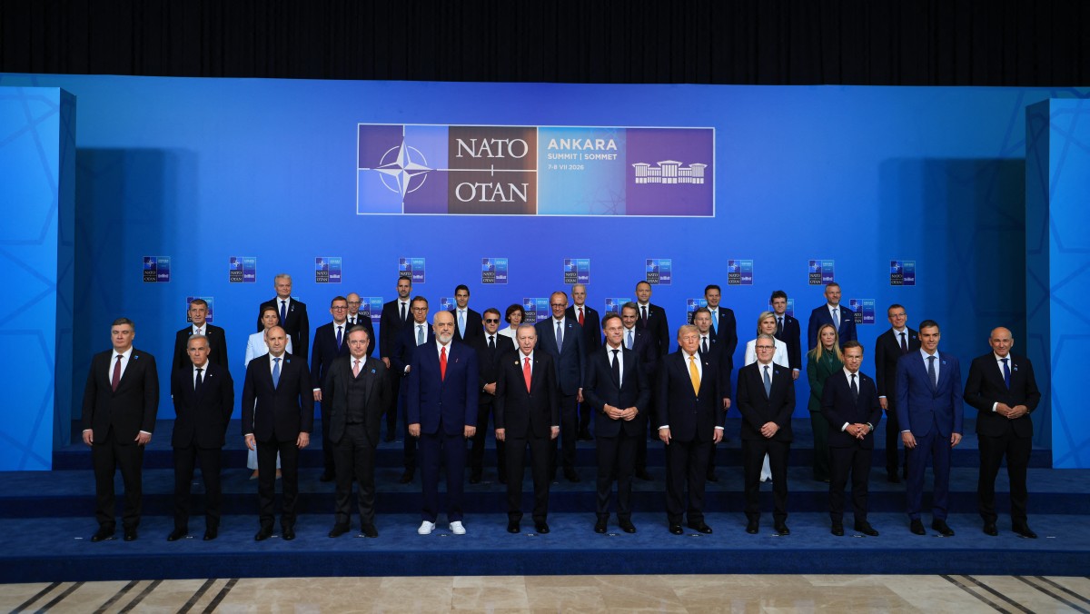 Foto di gruppo al Nato summit in Turchia